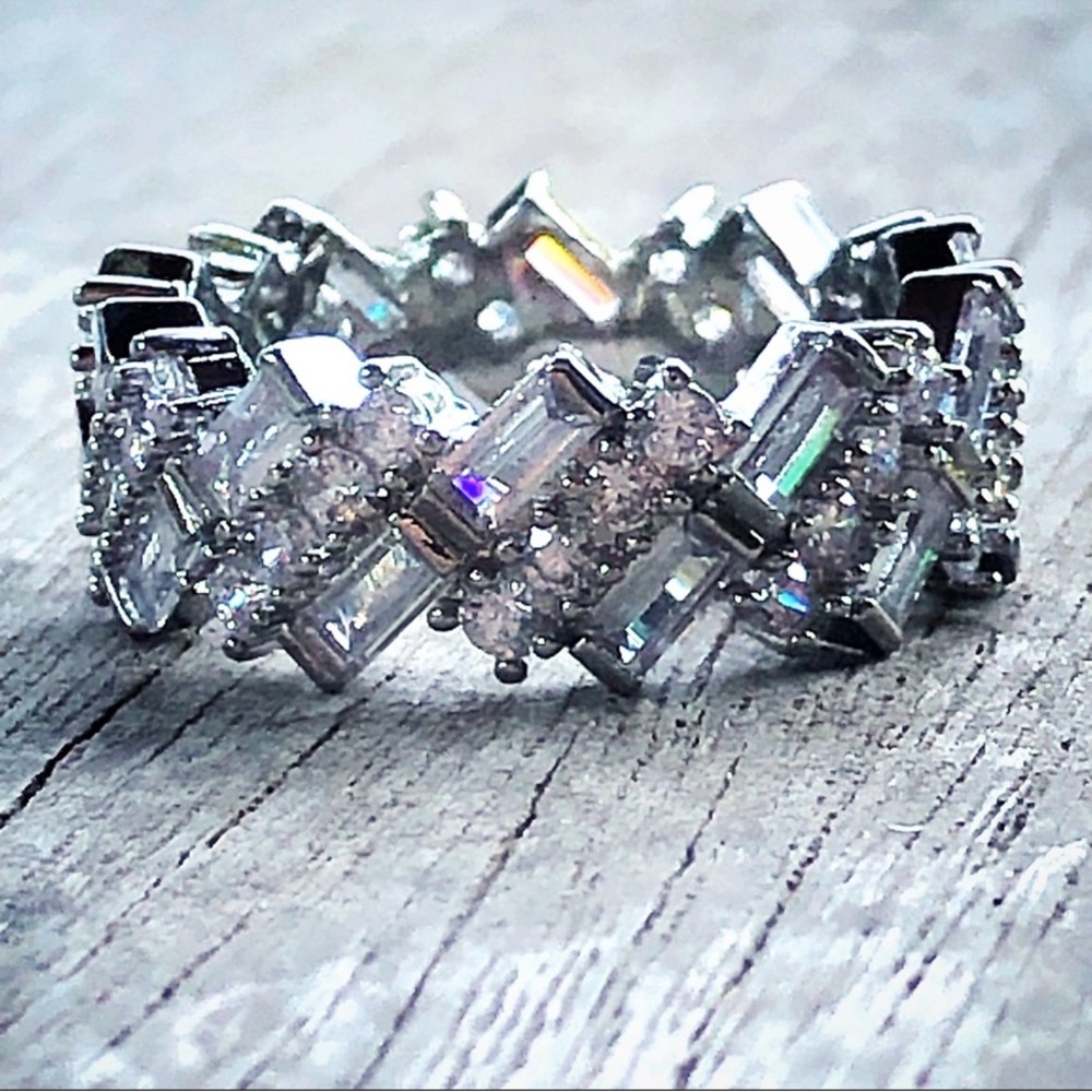 18k WG/925 Sterling Baguette/Round
Diamond Band - Picture 12 of 14